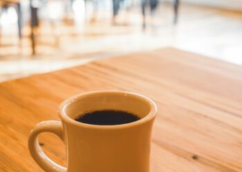 The Coffee Contradiction: Why Mixing Cold Brew and Espresso Fails, and the Secret Science of Layering That Unlocks Perfection